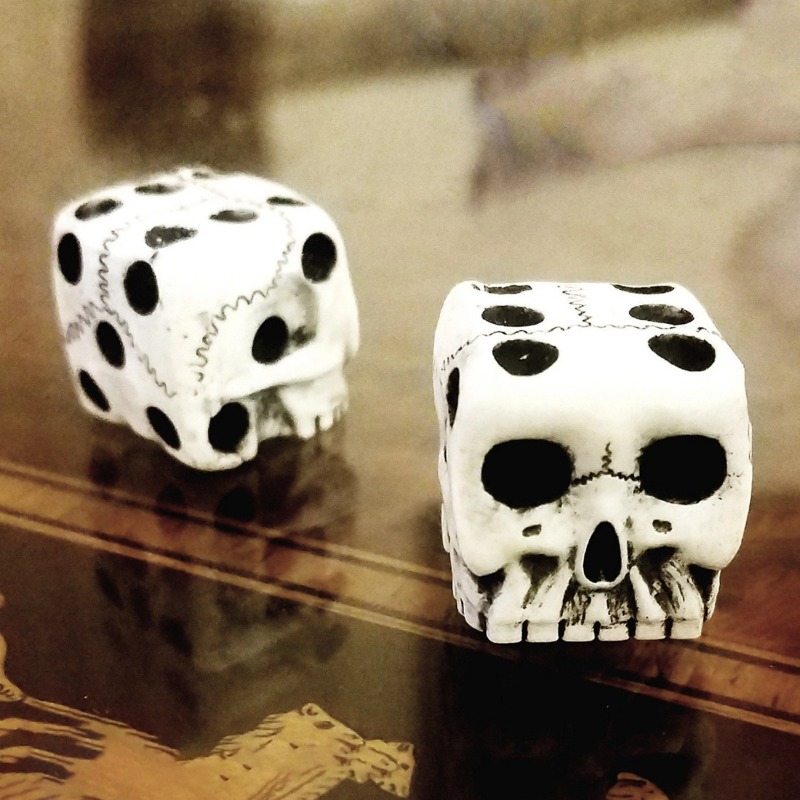 Halloween White Skull Resin Di – обзор и цена Party Games No Equipment
